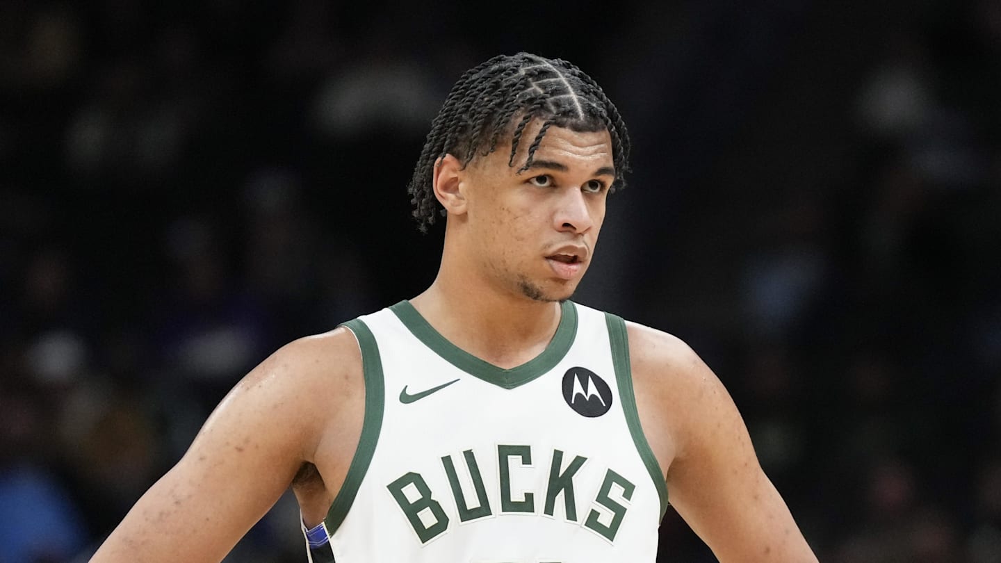 Milwaukee Bucks forward Ousmane Dieng (21) during the game against the Phoenix Suns at Fiserv Forum on March 10, 2026.