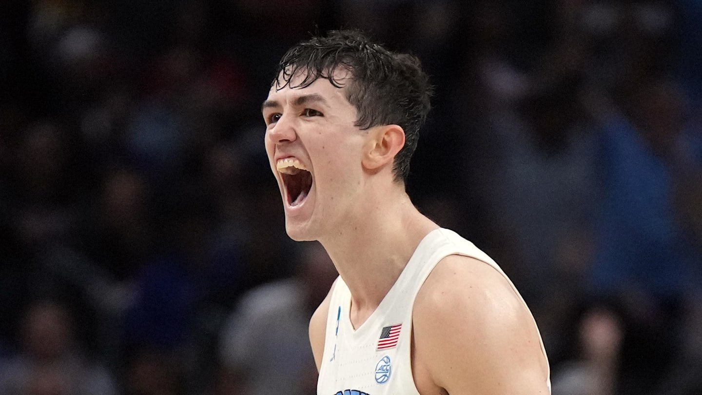 North Carolina Tar Heels guard Cormac Ryan (3) reacts in the second half against the Alabama Crimson Tide in the semifinals of the West Regional of the 2024 NCAA Tournament at Crypto.com Arena on March 28, 2024.