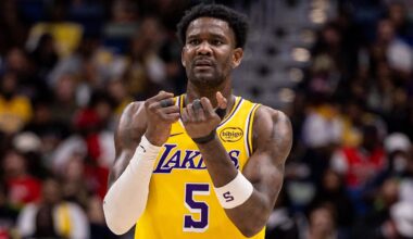 Los Angeles Lakers center Deandre Ayton