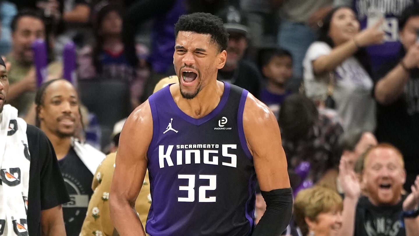 Apr 3, 2026; Sacramento, California, USA; Sacramento Kings center Dylan Cardwell (32) reacts after blocking a shot by New Orleans Pelicans forward Zion Williamson (not shown) during the fourth quarter at Golden 1 Center. Mandatory Credit: Darren Yamashita-Imagn Images