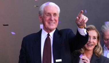 Los Angeles Lakers former coach Pat Riley   (Mandatory Credit: Kirby Lee-Imagn Images)