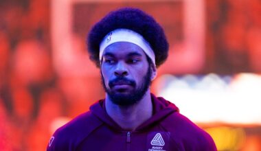 Jan 30, 2026; Phoenix, Arizona, USA; Cleveland Cavaliers center Jarrett Allen (31) against the Phoenix Suns at Mortgage Matchup Center. Mandatory Credit: Mark J. Rebilas-Imagn Images