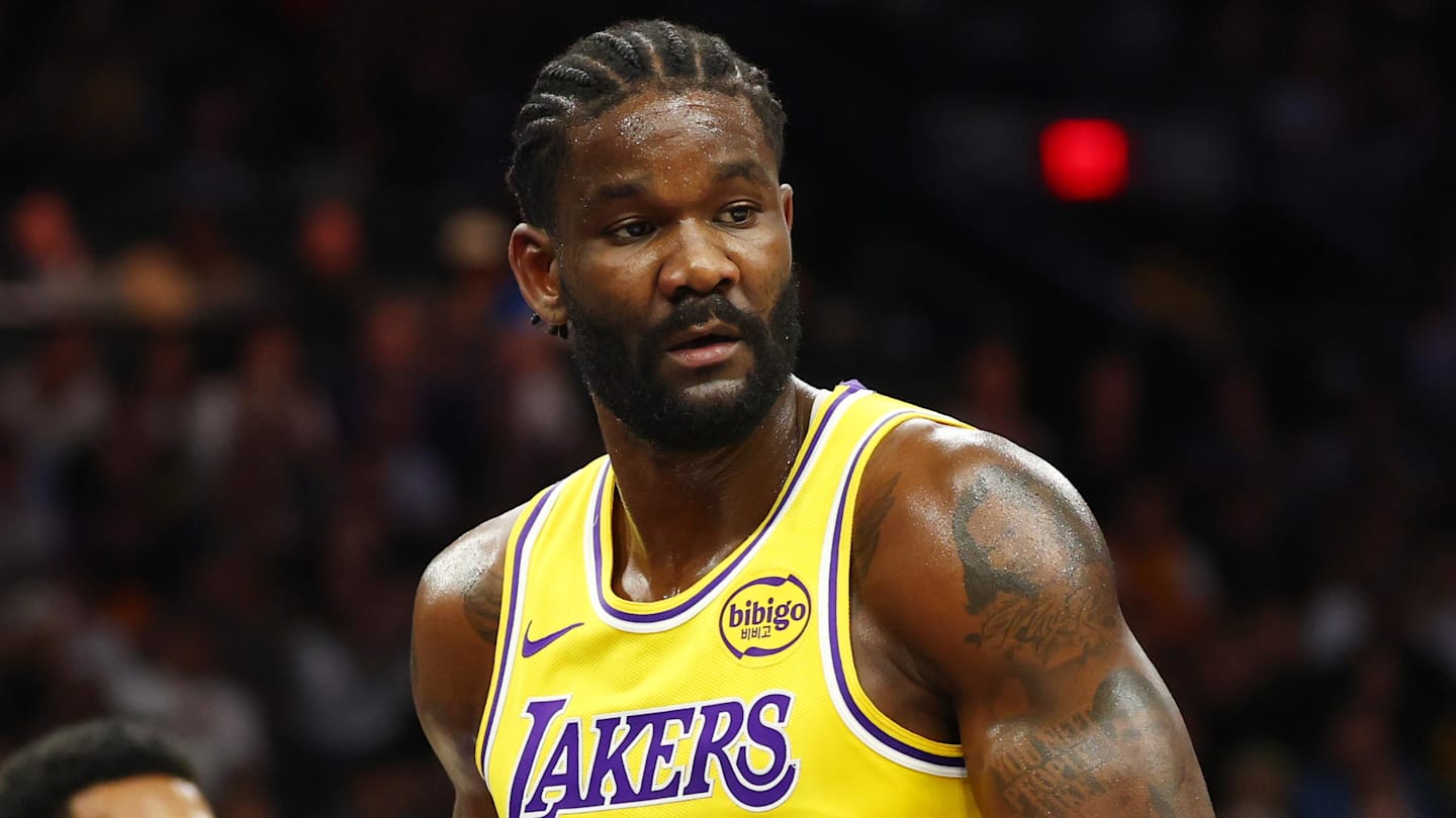 Los Angeles Lakers center Deandre Ayton