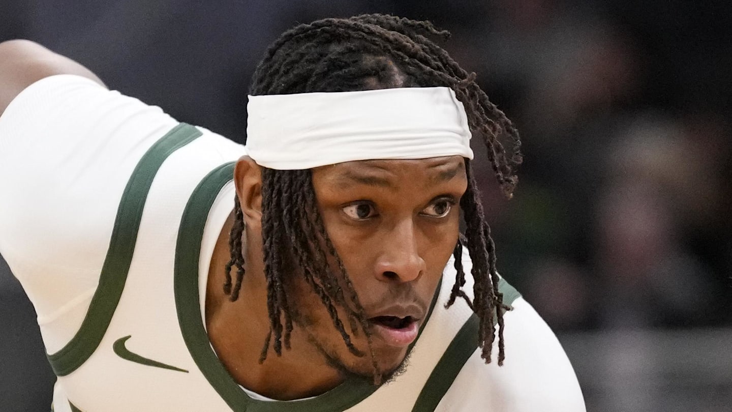 Milwaukee Bucks center Myles Turner (3) holds the ball away from Phoenix Suns forward Royce O’Neal (00) during the first quarter at Fiserv Forum on March 10, 2026.