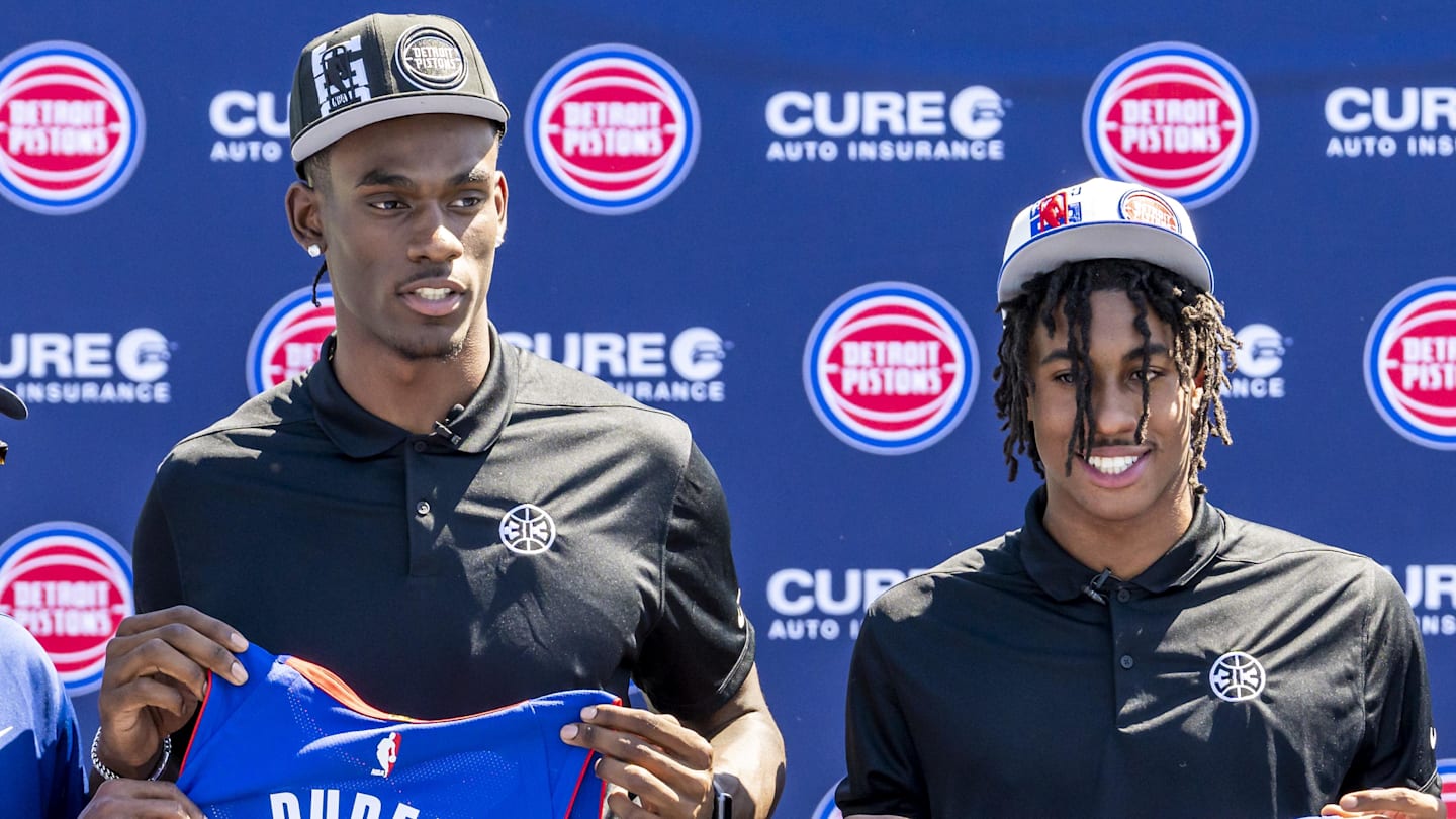 Jun 24, 2022; Detroit, Michigan, USA; Detroit Pistons head coach Dwane Casey (left) and general manager Troy Weaver (right) pose for photos with Jaden Ivey (23) and Jalen Duren (0): Raj Mehta-Imagn Images