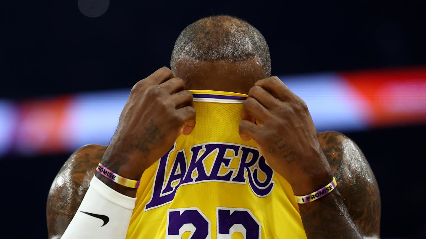 Los Angeles Lakers forward LeBron James (23) reacts against the Phoenix Suns at Mortgage Matchup Center on December 23, 2025.