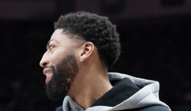 Mar 8, 2026; New Orleans, Louisiana, USA; New Orleans Pelicans center DeAndre Jordan (6) chats with Washington Wizards forward Anthony Davis during the first half at Smoothie King Center. Mandatory Credit: Matthew Hinton-Imagn Images