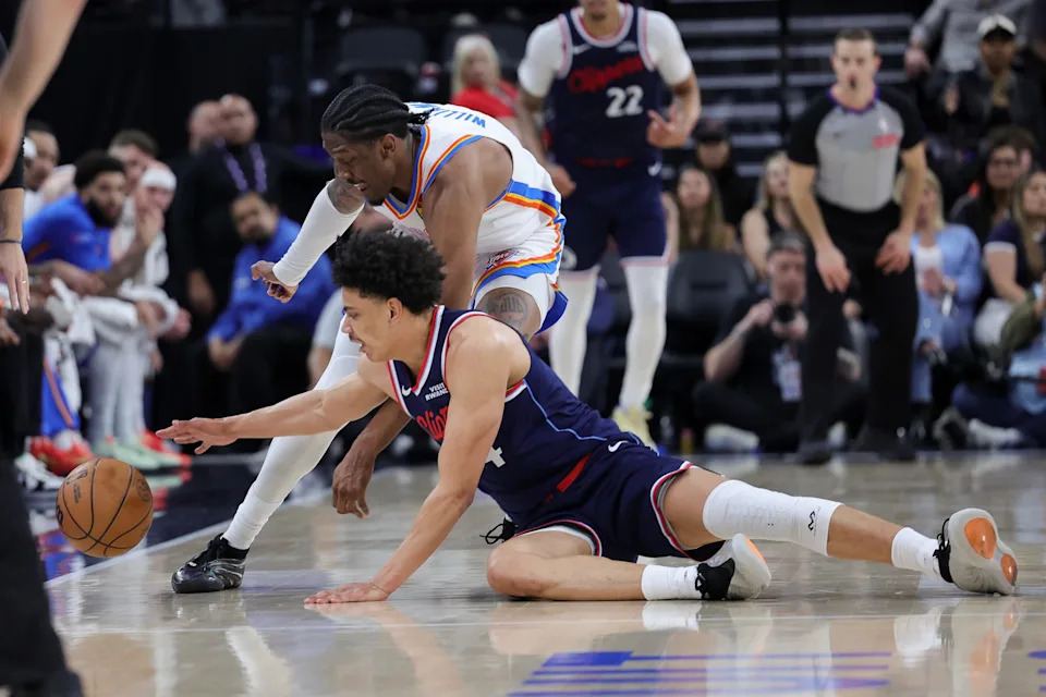 INGLEWOOD, CALIFORNIA - APRIL 08: Jaylin Williams #6 of the Oklahoma City Thunder and Kobe Sanders #4 of the Los Angeles Clippers vie for a loose ball during the second half of an NBA game at Intuit Dome on April 08, 2026 in Inglewood, California. NOTE TO USER: User expressly acknowledges and agrees that, by downloading and or using this photograph, User is consenting to the terms and conditions of the Getty Images License Agreement. (Photo by Ryan Sirius Sun/Getty Images)