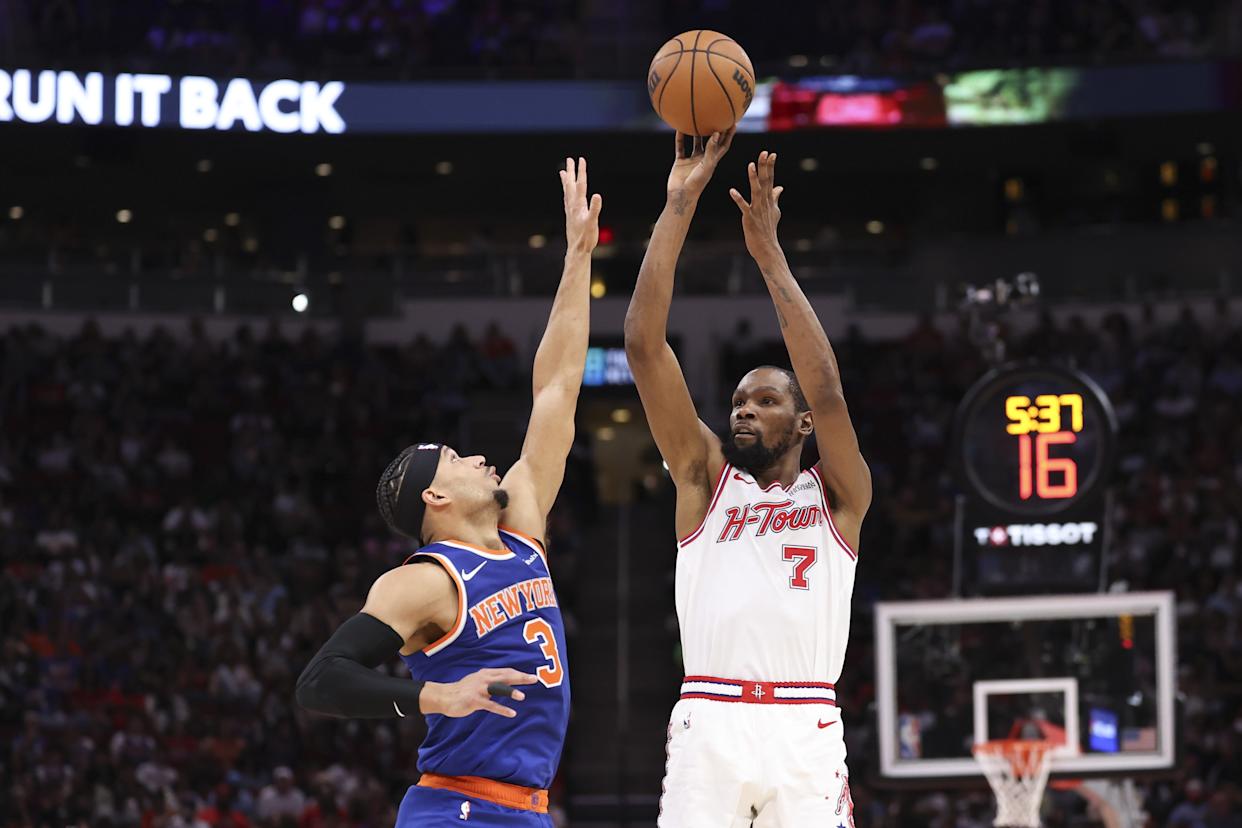 Kevin Durant, who scored a game-high 27 points, shoots over Josh Hart during the Knicks' 111-94 loss to the Rockets on March 31, 2026 in Houston.