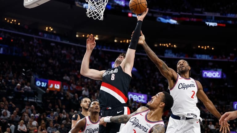 Portland Trail Blazers forward Deni Avdija (8) and LA Clippers...