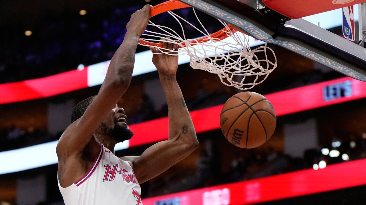 Sheppard scores 27 points on a career-high 9 3s in the Rockets' win over the the Bucks