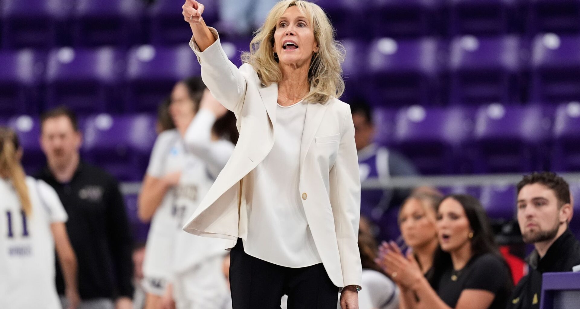 Washington extends women’s basketball head coach Tina Langley through 2031-32 season