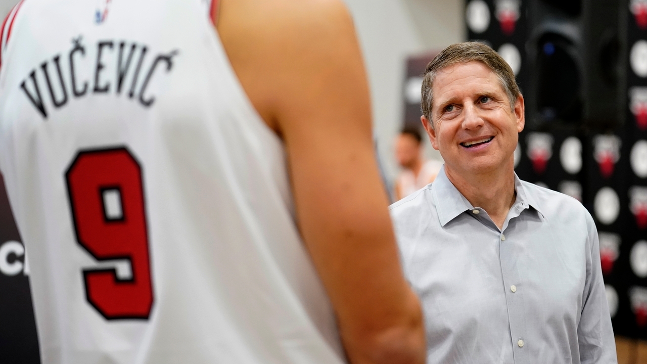 Bulls CEO Michael Reinsdorf says he wants coach Billy Donovan to remain in his job