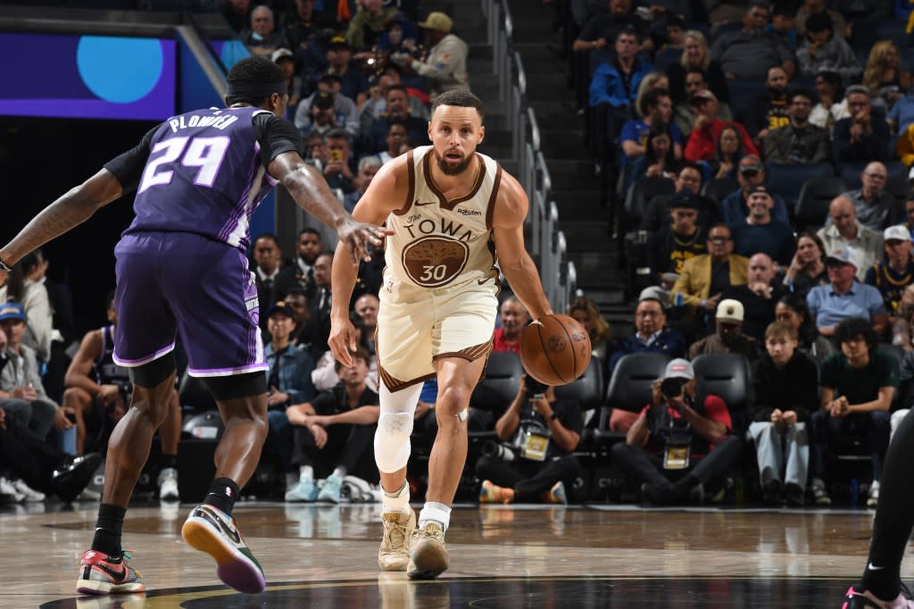 Stephen Curry brings the ball up court against the Kings. NBAE via Getty Images