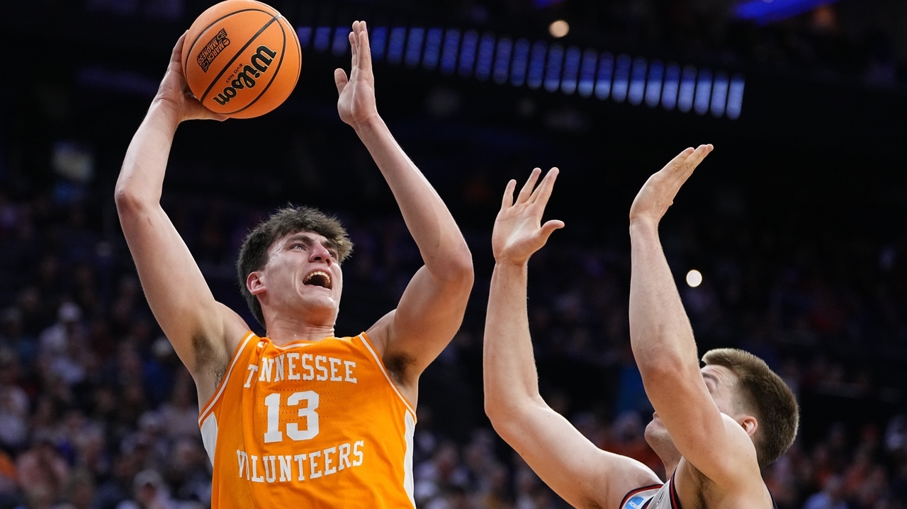 J.P. Estrella transferring from Tennessee to national champion Michigan