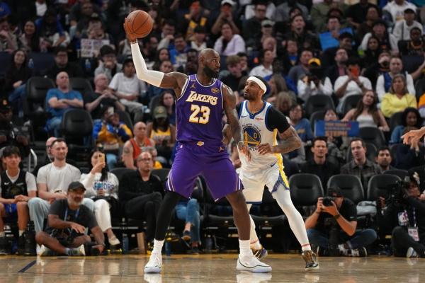 Lakers looking up ahead of meeting vs. Suns