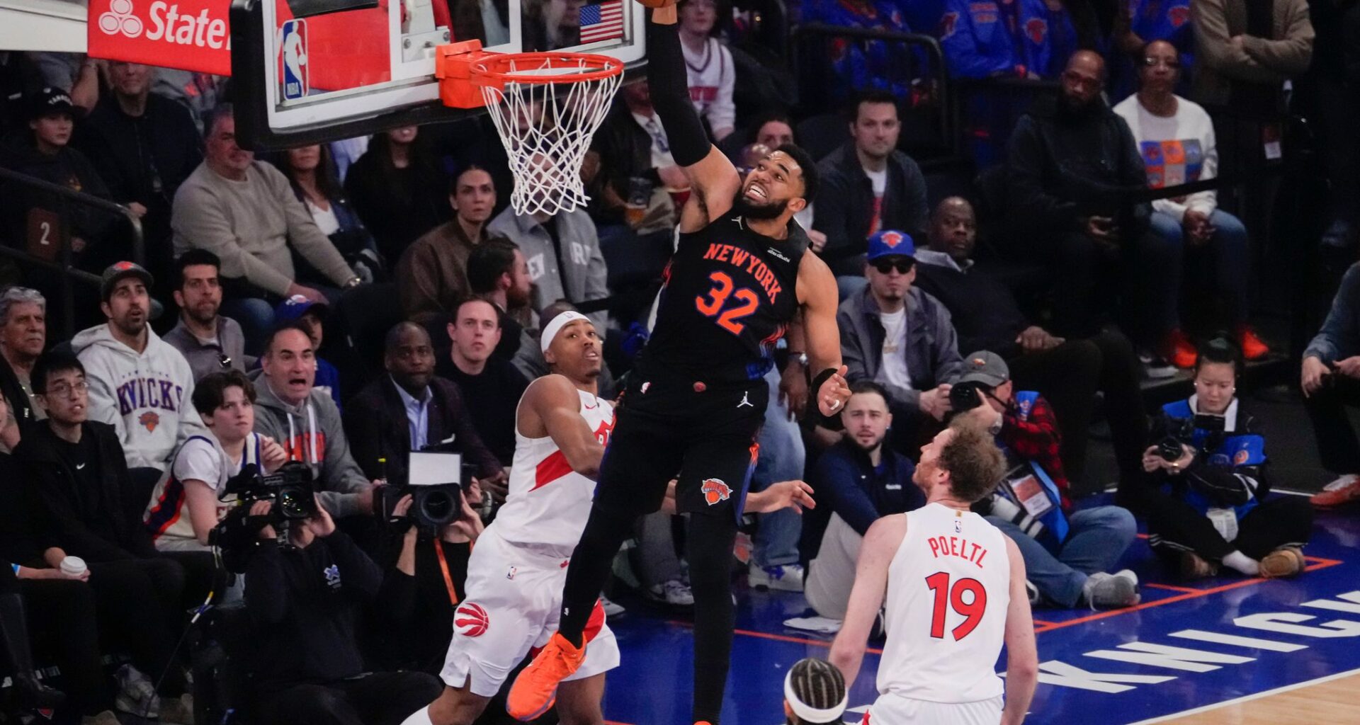 Knicks beat Raptors for 13th straight time and wrap up No. 3 seed in the Eastern Conference