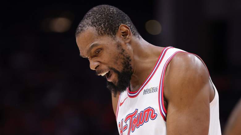 Kevin Durant reacts during Rockets game before Game 1 vs Lakers after injury update