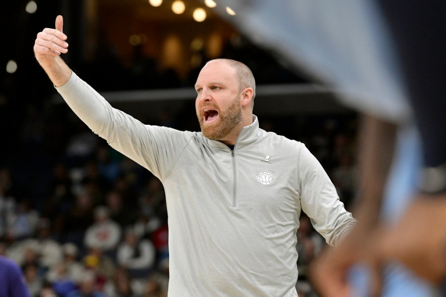 Milwaukee Bucks hires former Grizzlies coach Taylor Jenkins
