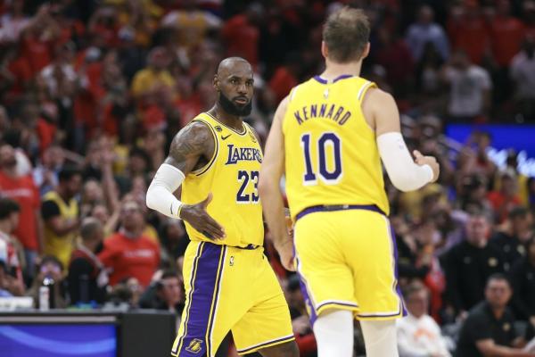 Lakers’ vets paving way for series sweep over Rockets