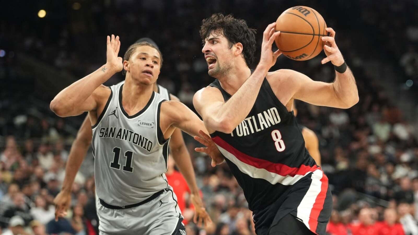 Spurs look to continue torrid stretch against feisty Mavericks