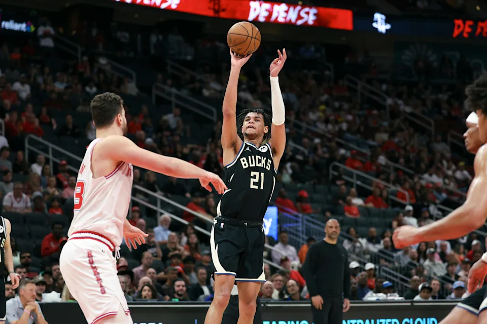 Apr 1, 2026; Houston, Texas, USA; Milwaukee Bucks forward Ousmane Dieng (21) shoots the ball during the fourth quarter against the Houston Rockets at Toyota Center. Mandatory Credit: Troy Taormina-Imagn Images