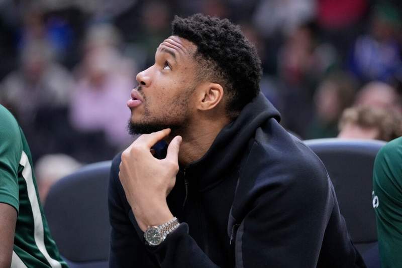 NBA fans all feel Giannis Antetokounmpo has teased a trade to the Phoenix Suns