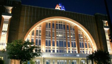 Dallas Mavericks poll fans, ticket holders on future arena site