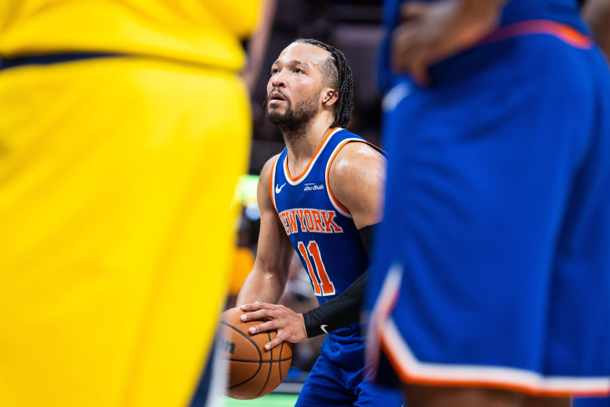New York Knicks guard Jalen Brunson (11) shoots the ball in the second half against the Indiana Pacers at Gainbridge Fieldhouse. <br>© Trevor Ruszkowski-Imagn Images