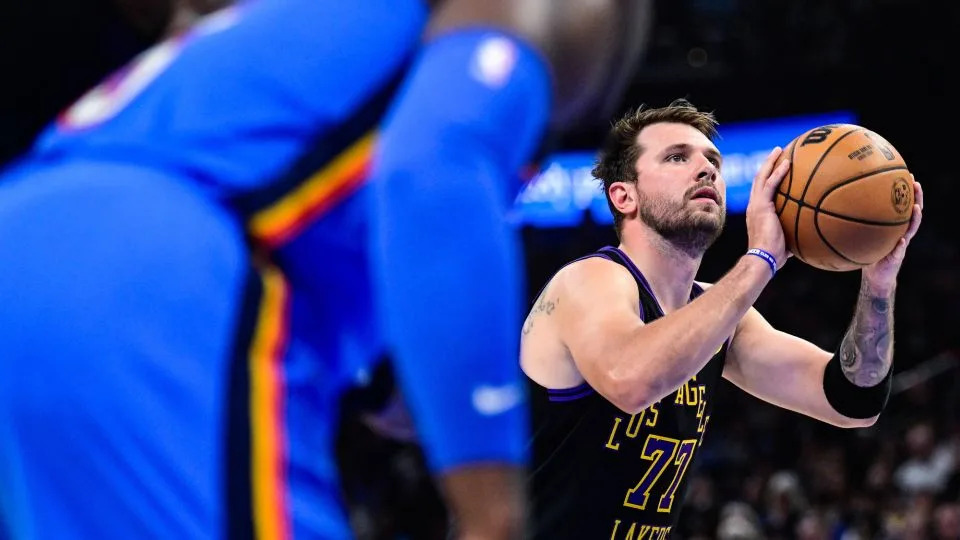 Dončić (77) shoots a free throw during the first half of an NBA basketball game against the Oklahoma City Thunder Thursday, April. 2, 2026, in Oklahoma City. - Gerald Leong/AP