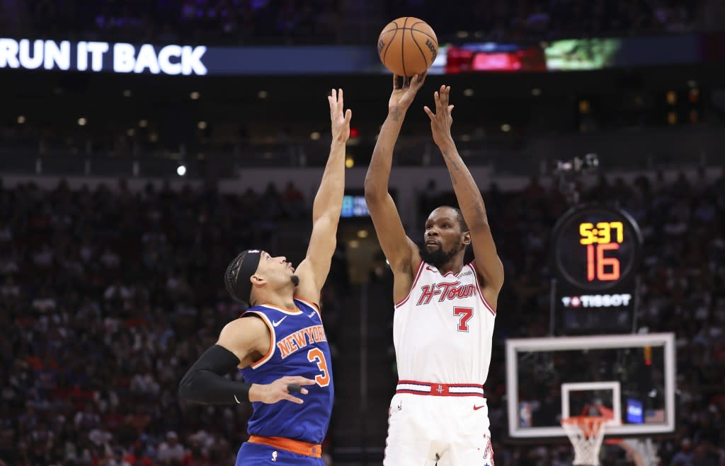 Kevin Durant, who scored a game-high 27 points, shoots over Josh Hart during the Knicks’ 111-94 loss to the Rockets on March 31, 2026 in Houston. Troy Taormina-Imagn Images