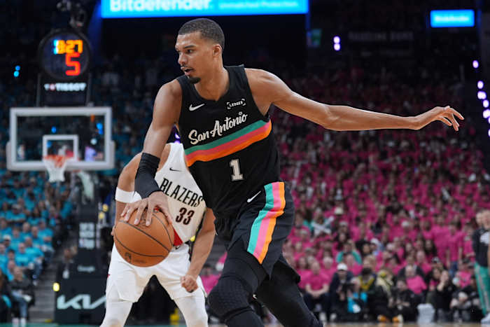 Honking, Spurs legends and what else you may have missed in Game 1 between San Antonio, Portland