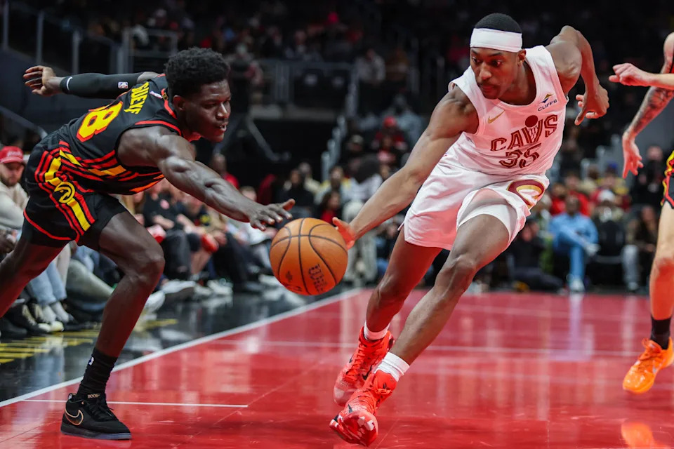Nov 28, 2025; Atlanta, Georgia, USA; Atlanta Hawks forward Mouhamed Gueye (18) reaches for the ball against Cleveland Cavaliers forward Nae’Quan Tomlin (35) during the fourth quarter at State Farm Arena. Mandatory Credit: Jordan Godfree-Imagn Images
