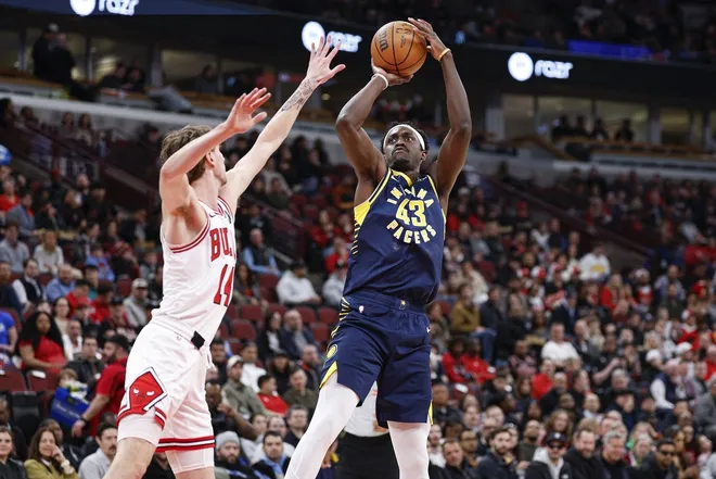 Apr 1, 2026; Chicago, Illinois, USA; Indiana Pacers forward Pascal Siakam (43) shoots against Chicago Bulls forward Matas Buzelis (14) during the first half at United Center.
