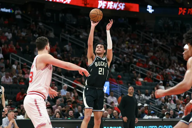 Apr 1, 2026; Houston, Texas, USA; Milwaukee Bucks forward Ousmane Dieng (21) shoots the ball during the fourth quarter against the Houston Rockets at Toyota Center. Mandatory Credit: Troy Taormina-Imagn Images