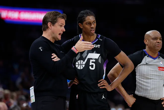 Apr 5, 2026; Oklahoma City, Oklahoma, USA; Utah Jazz head coach Will Hardy talks to forward Cody Williams (5) during the second half at Paycom Center. Mandatory Credit: Alonzo Adams-Imagn Images
