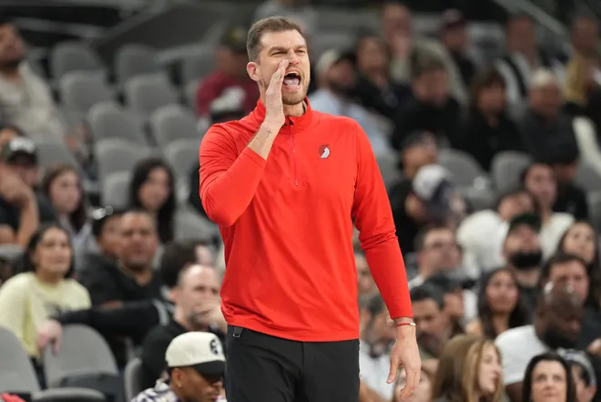Apr 8, 2026; San Antonio, Texas, USA; Portland Trail Blazers head coach Tiago Splitter yells out to players during the second half against the San Antonio Spurs at Frost Bank Center. Mandatory Credit: Scott Wachter-Imagn Images