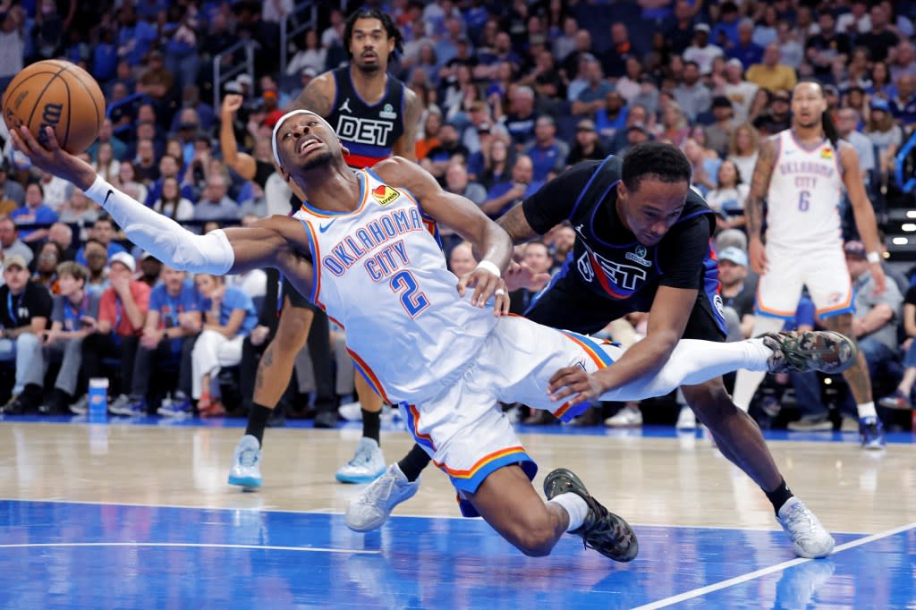 Oklahoma City Thunder guard Shai Gilgeous-Alexander shoot as Detroit Pistons forward Ronald Holland II defends during the second half at Paycom Center. IMAGN IMAGES via Reuters Connect