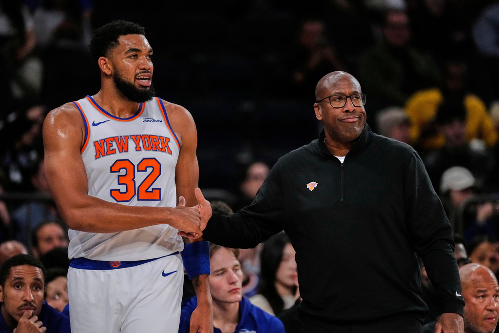Mike Brown: Knicks' Towns-Robinson lineup 'hasn't been great' vs. Hawks