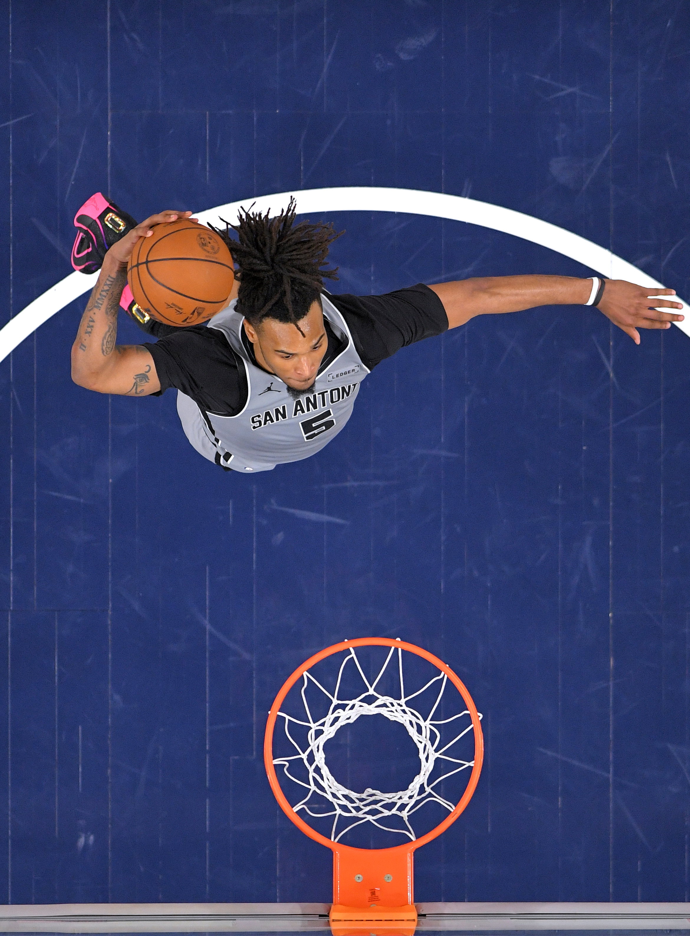 San Antonio Spurs guard Stephon Castle soars to the rim...