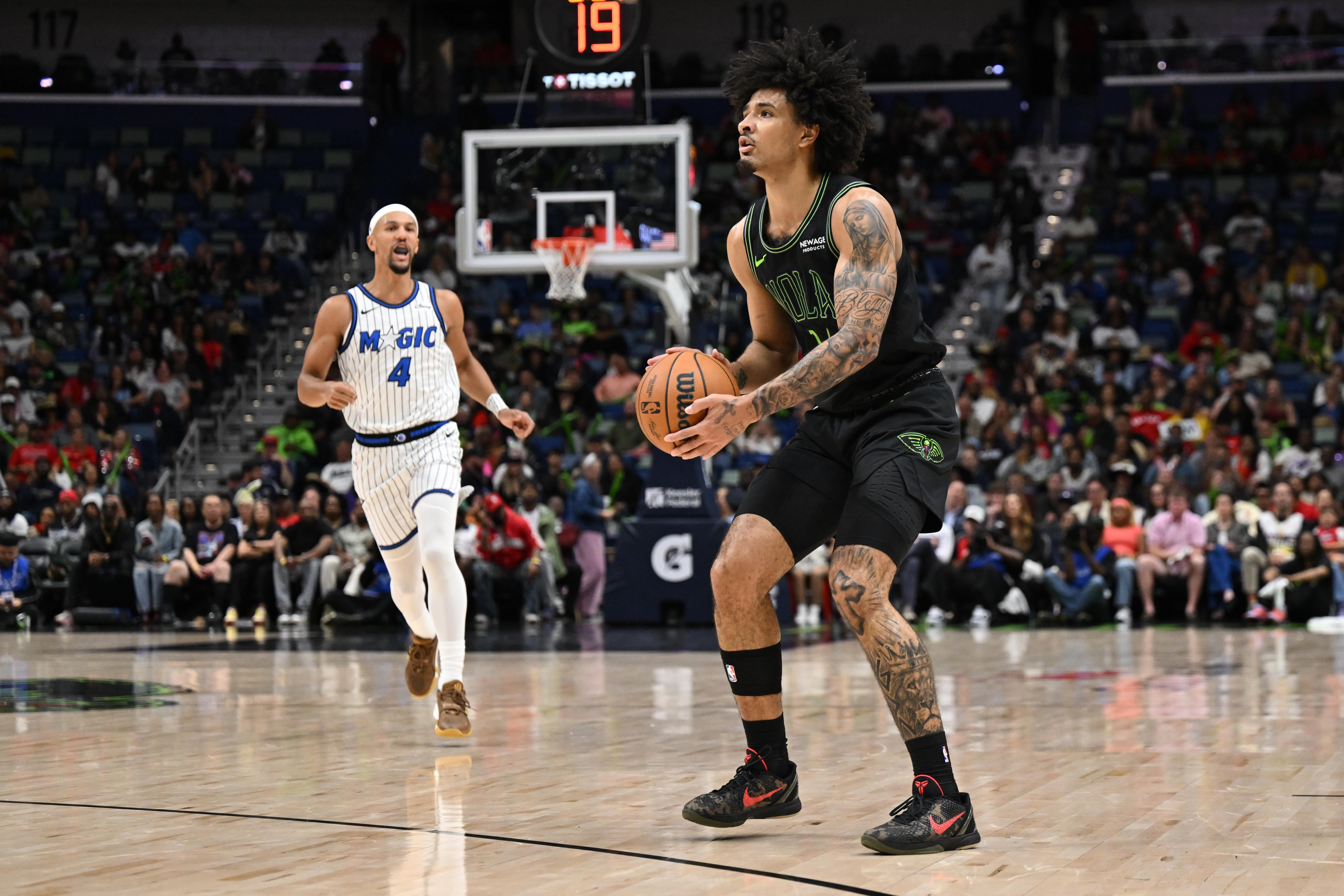 New Orleans Pelicans guard Micah Peavy (14) looks to shoot...