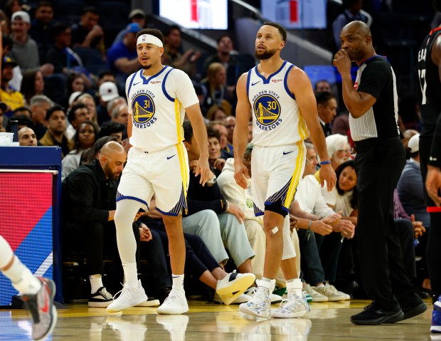 Golden State Warriors' Seth Curry (31) and Golden State Warriors' Stephen Curry (30) head to the bench during a time out against the Houston Rockets in the third quarter at the Chase Center in San Francisco, Calif., on Sunday, April 5, 2026. (Nhat V. Meyer/Bay Area News Group)