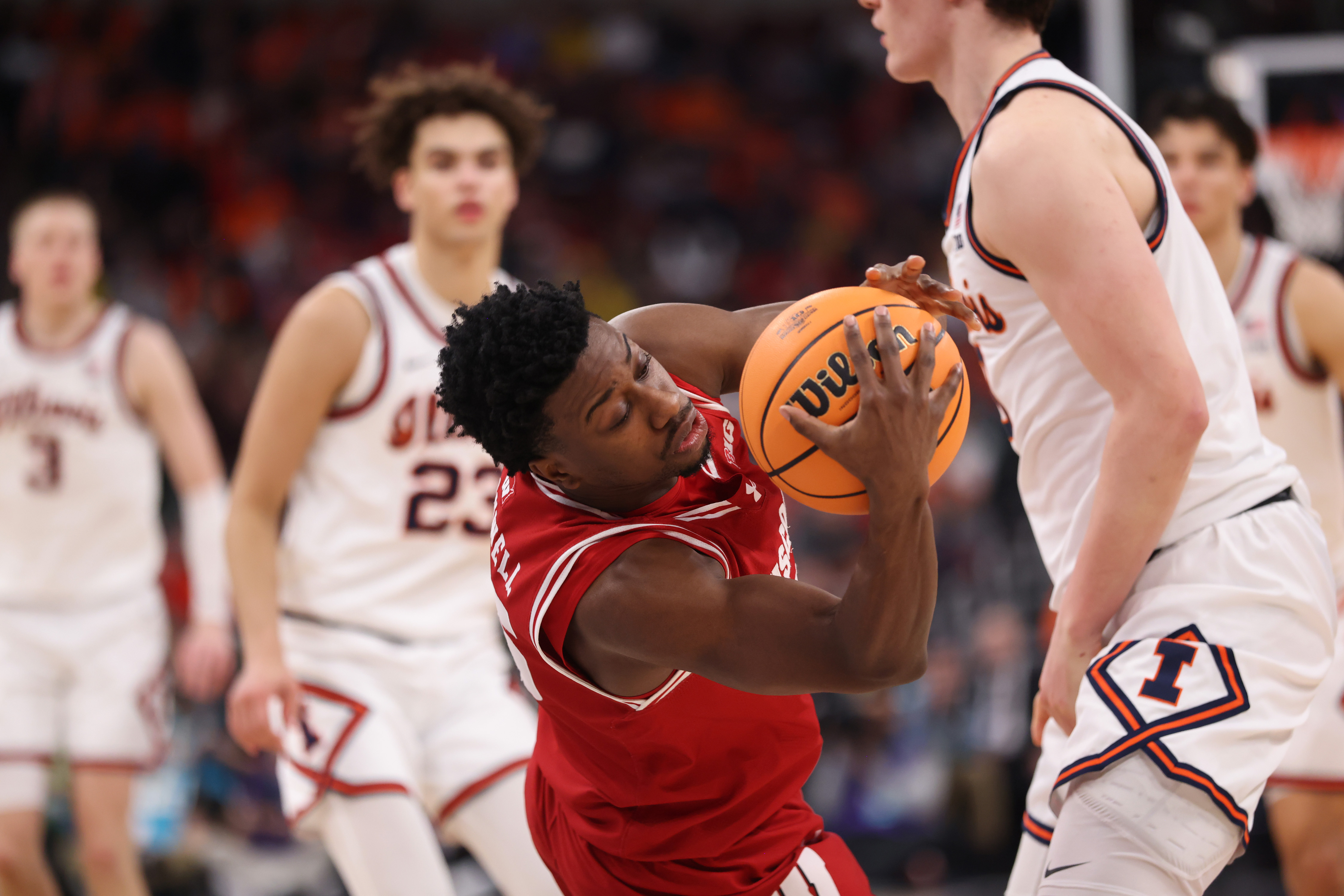 Wisconsin guard John Blackwell, center, grabs a loose ball in...