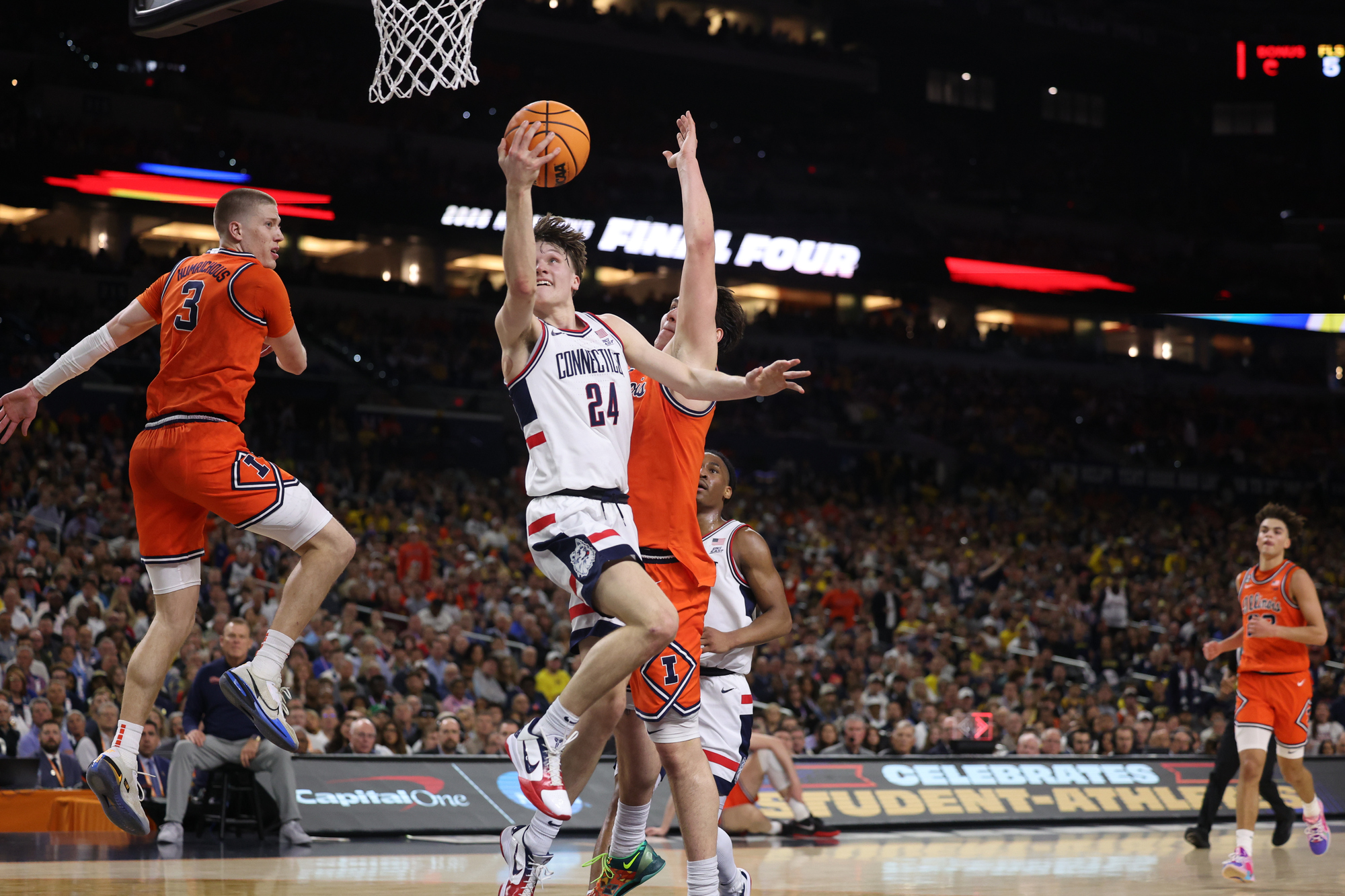 Illinois forward Ben Humrichous (3) and guard Andrej StojakoviÄ defend...