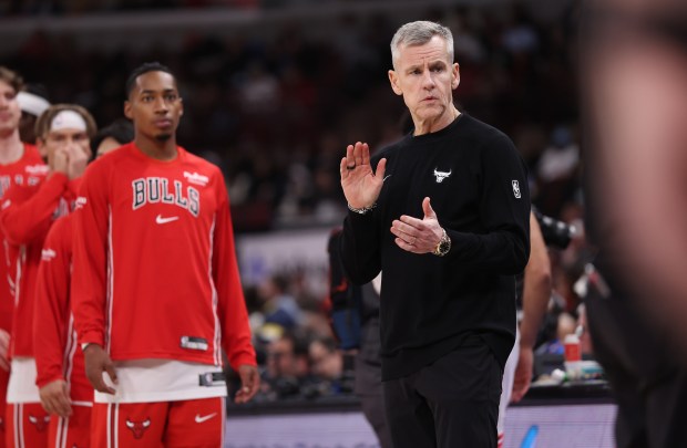 Chicago Bulls head coach Billy Donovan prepares for the start of a game against the Indiana Pacers at the United Center in Chicago on April 1, 2026. (Chris Sweda/Chicago Tribune)
