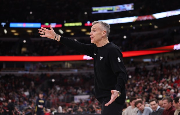 Chicago Bulls head coach Billy Donovan gives direction to his team in the second half of a game against the Indiana Pacers at the United Center in Chicago on April 1, 2026. (Chris Sweda/Chicago Tribune)