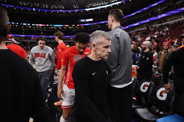 Chicago Bulls head coach Billy Donovan walks to the locker room after a loss to the Indiana Pacers at the United Center in Chicago on April 1, 2026. (Chris Sweda/Chicago Tribune)