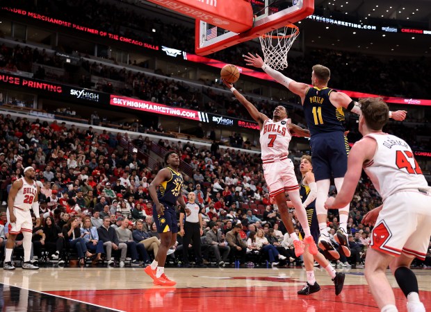 Chicago Bulls guard Rob Dillingham (7) drives on Indiana Pacers center Micah Potter (11) in the second half of a game at the United Center in Chicago on April 1, 2026. (Chris Sweda/Chicago Tribune)