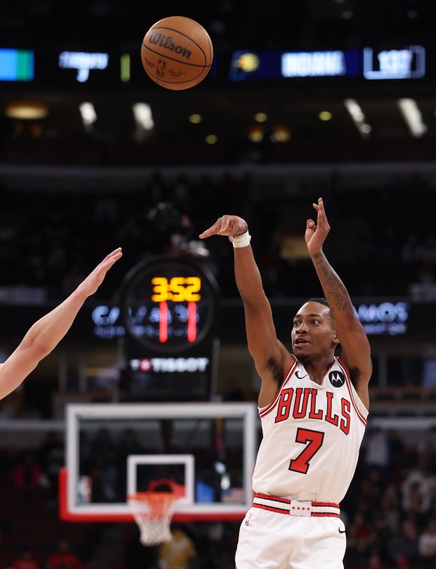 Chicago Bulls guard Rob Dillingham (7) shoots a jumper in the second half of a game against the Indiana Pacers at the United Center in Chicago on April 1, 2026. (Chris Sweda/Chicago Tribune)