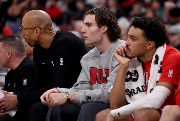Injured Chicago Bulls guard Josh Giddey (center) looks on from the bench in the second half of a game against the Indiana Pacers at the United Center in Chicago on April 1, 2026. (Chris Sweda/Chicago Tribune)